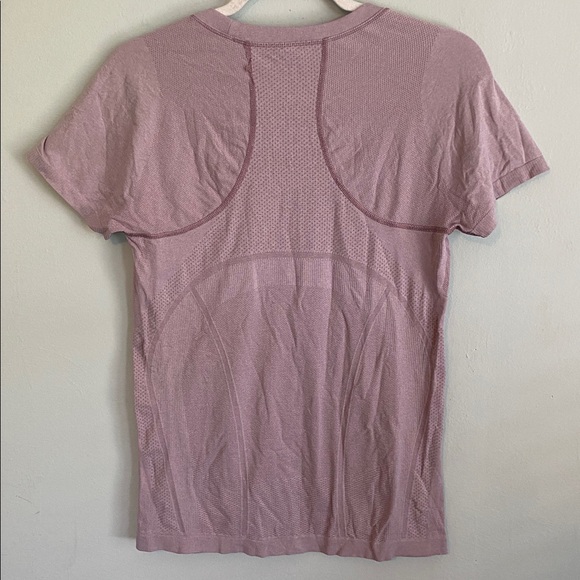 Athleta Women’s Light Purple Short Sleeve Athletic Tee Size Medium Top - Picture 5 of 6